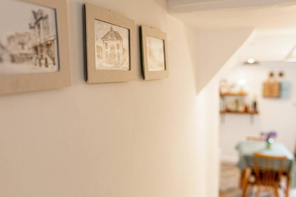 Light And Central Apartment Above Knead Bakery Tetbury Bagian luar foto
